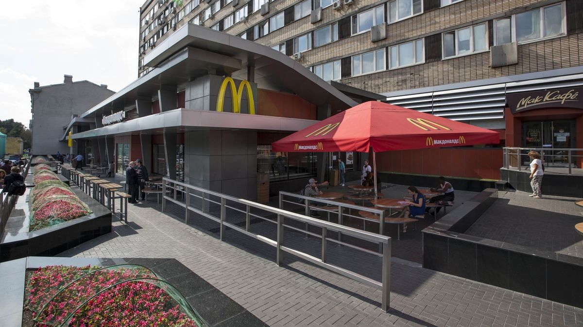 McDonald’s v Rusku končí. Prodá tam veškerá svá aktiva